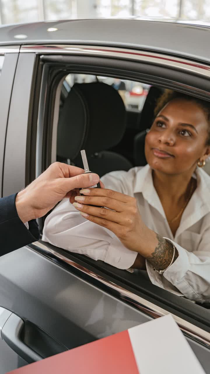 A renter taking the car keys through the car window